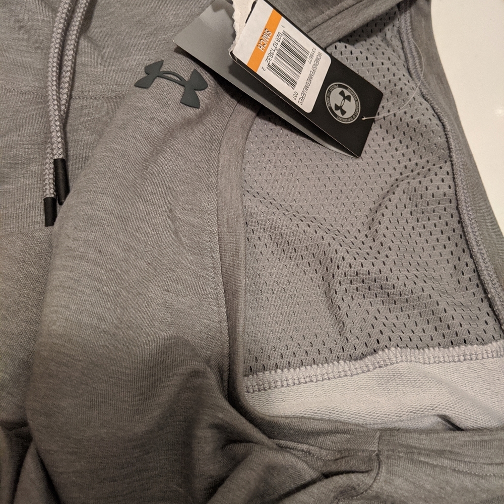 NWT UA Fleece Crop - Picture 9 of 12